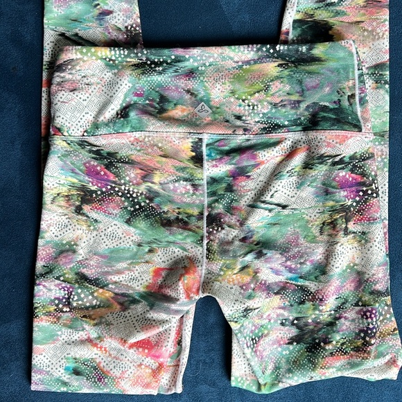 Prana leggings 3/4 length geometric watercolor print - Picture 4 of 5